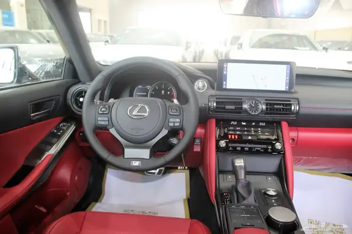 لكزس - IS350 F Sport - خليجي - 2025 17
