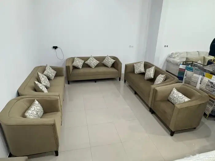 كنبات جديده عليها عروض تصفيه من 1300 ريال شامل التوصيل داخل 3