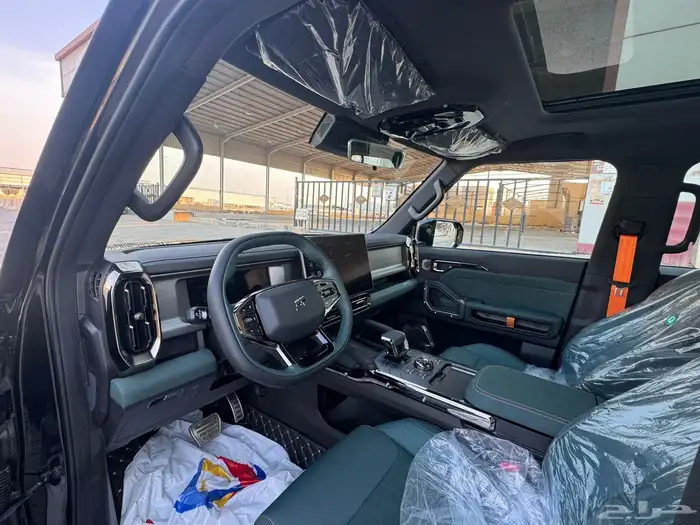 جيتور لاكجري اسود داخلي زيتي اصفار جديد أصفار 2026 17