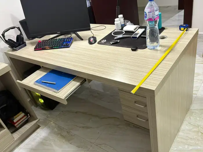 مكتب كامل للبيع بحالة الحديد 0