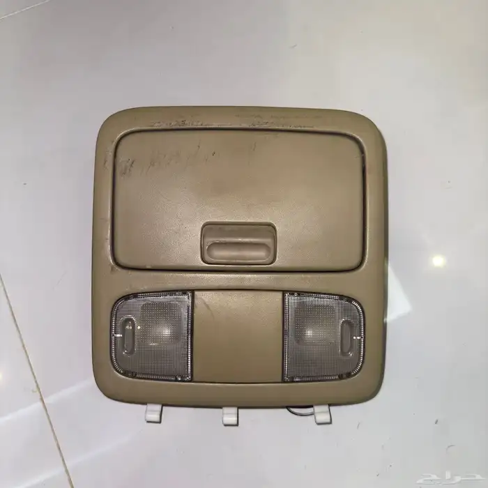 لمبة سقف امامية كامري 2006 امريكي 0