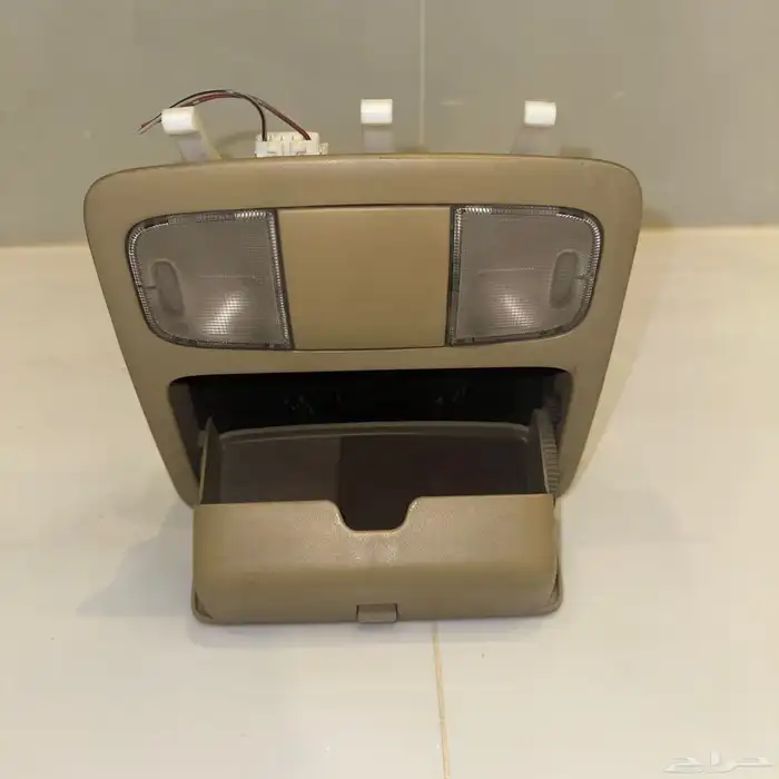 لمبة سقف امامية كامري 2006 امريكي 1