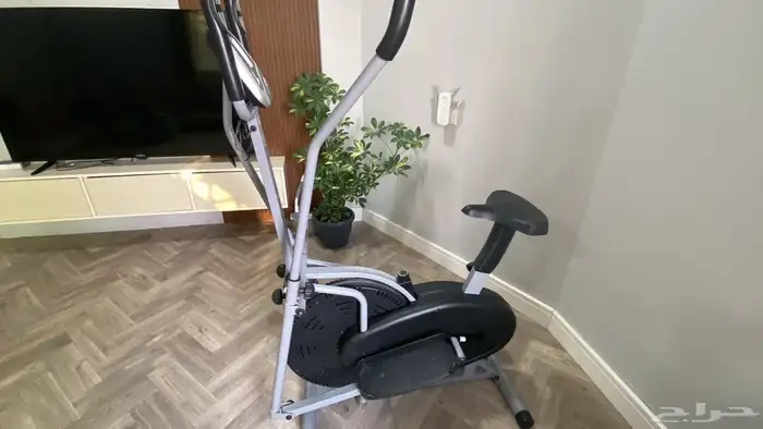 جهاز رياضي اوربترك بشاشة و مقابض حساسه لنبضات القلب .. استع 0