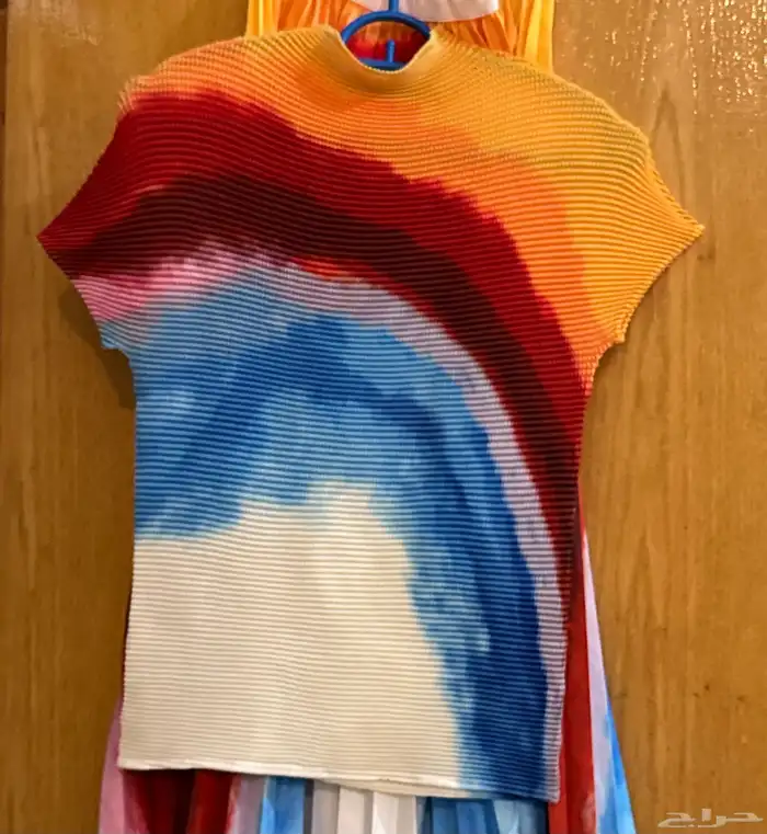 طقم بلوزة و تنورة ملونة جميلة 1