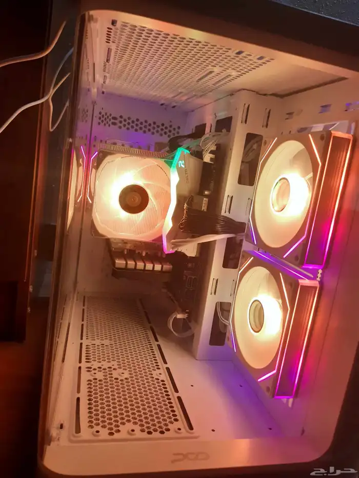 PC GAMING شاشة كيبورد ماوس نظيف جدا i5-14400F RTX 0