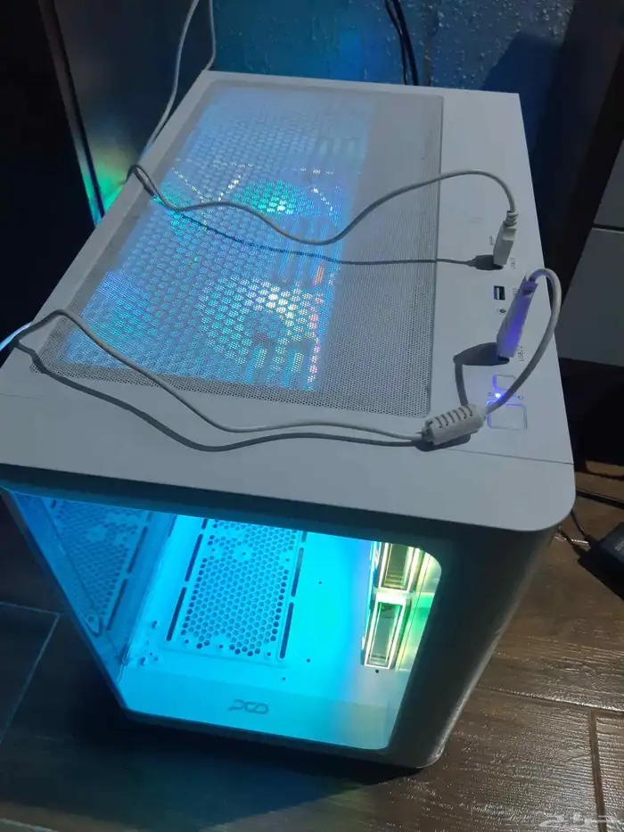 PC GAMING شاشة كيبورد ماوس نظيف جدا i5-14400F RTX 3