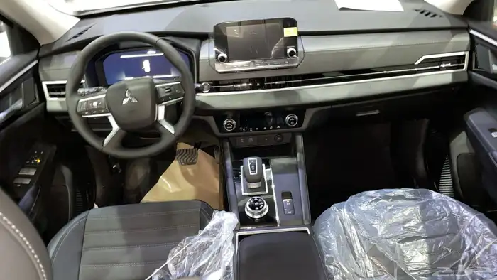 ميتسوبيشي اوتلاندر 2025 نص فل 5