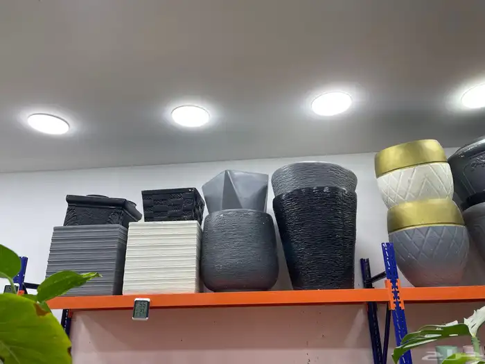 مشتل للبيع بضاعة محل كامل لتغيير النشاط 2