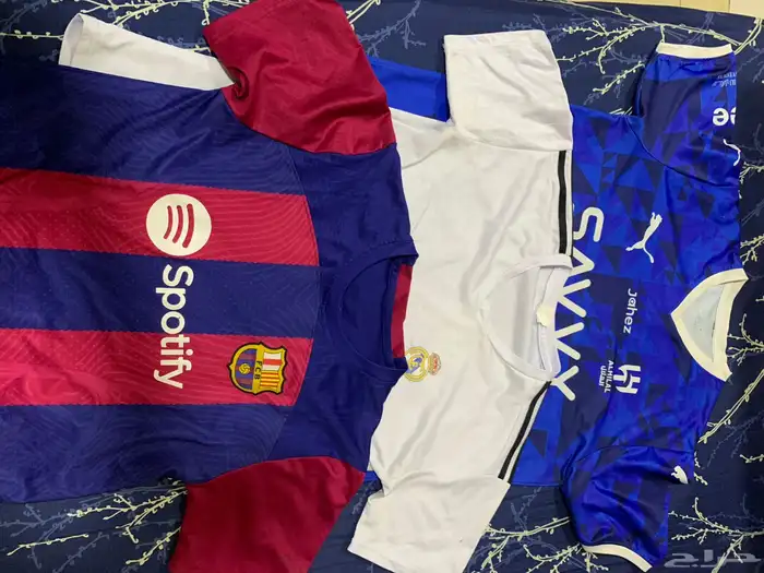 ملابس مستخدمة نظيفة كلهم 50 ريال 1