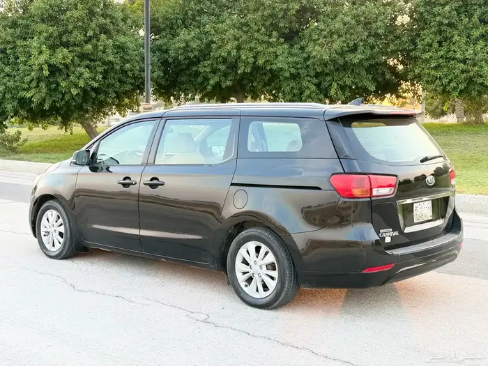 كيا كارنفال 2015 للبيع نضيفه 9