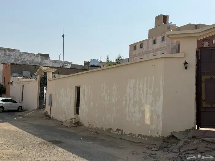 ارض مبني عليها استراحة بموقع متميز 4