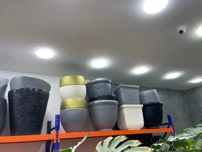 مشتل للبيع بضاعة محل كامل لتغيير النشاط 0