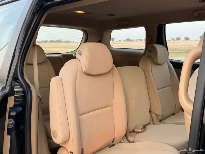 كيا كارنفال 2015 للبيع نضيفه 16