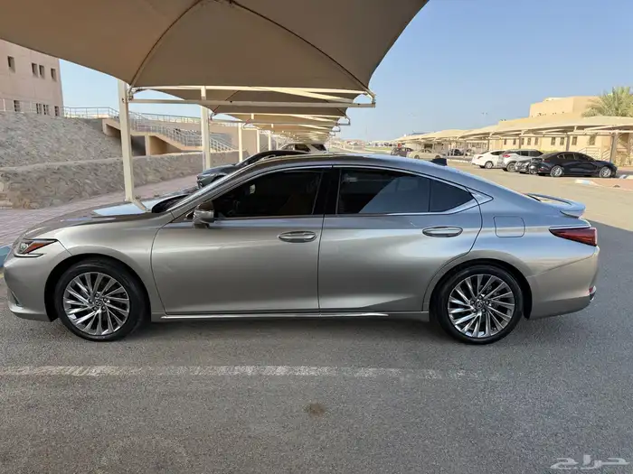 لكزس Es250 موديل 2023 9