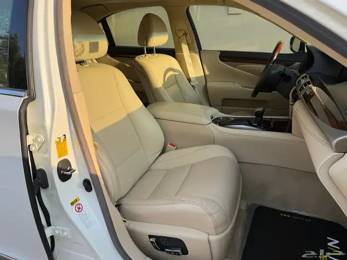 لكزس LS460 2013 17