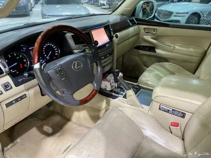 جيب لكزس LX570 فل 2013 19