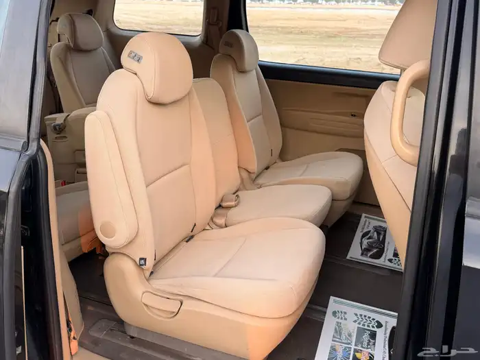 كيا كارنفال 2015 للبيع نضيفه 17