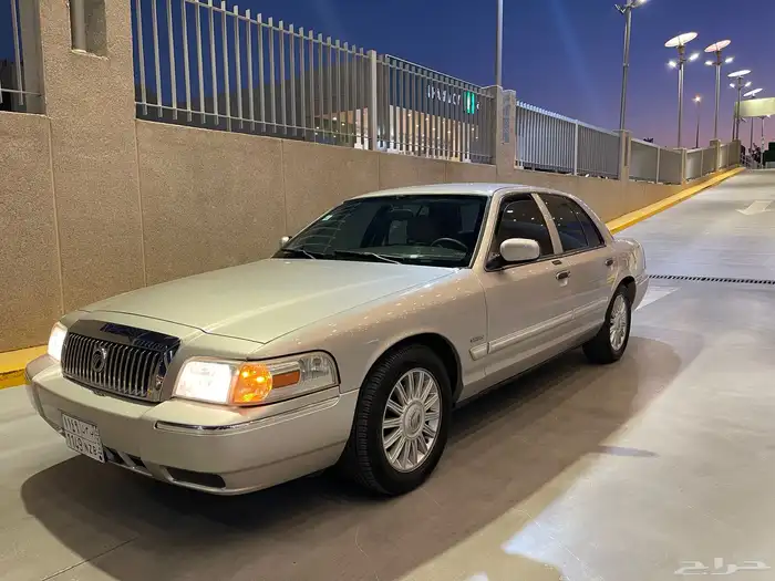 فورد ماركيز 2010 امريكي 0