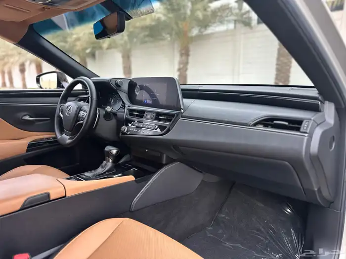 لكزس ES250 2023 AA بنزين 20