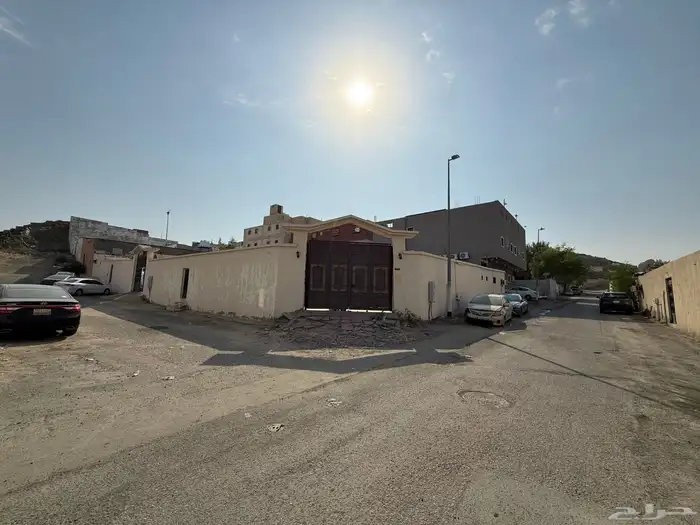 ارض مبني عليها استراحة بموقع متميز 0