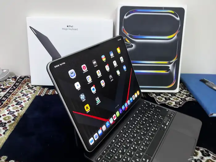 ايباد برو 13 M4 مع لوحة مفاتيح سحرية استخدام 3 شهور فقط 3