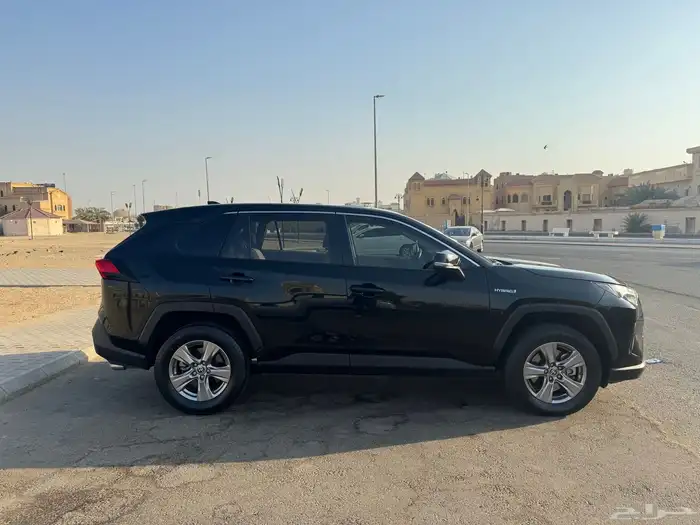 Rav4 Hybrid 4x2 2023 for Sale 3
