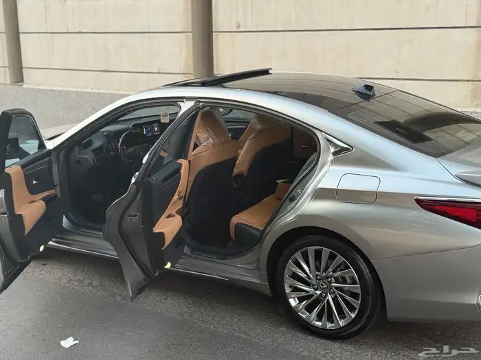 لكزس Es250 موديل 2023 13