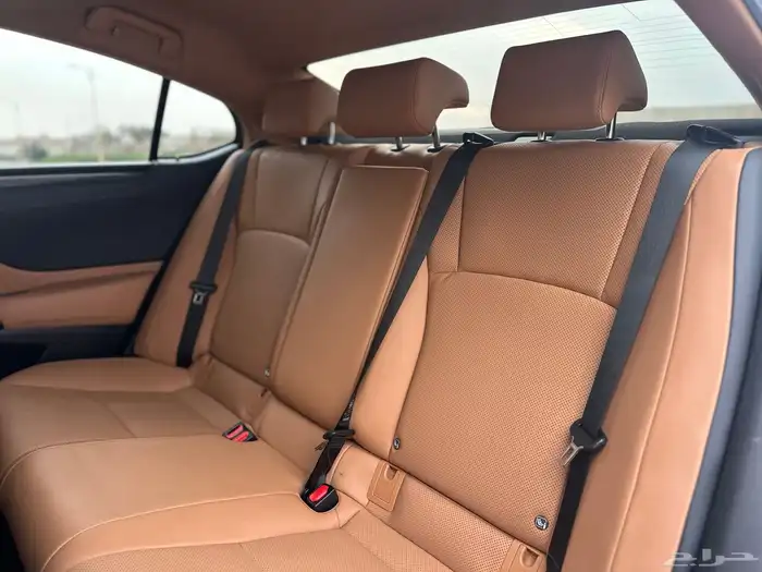 لكزس ES250 2023 AA بنزين 19