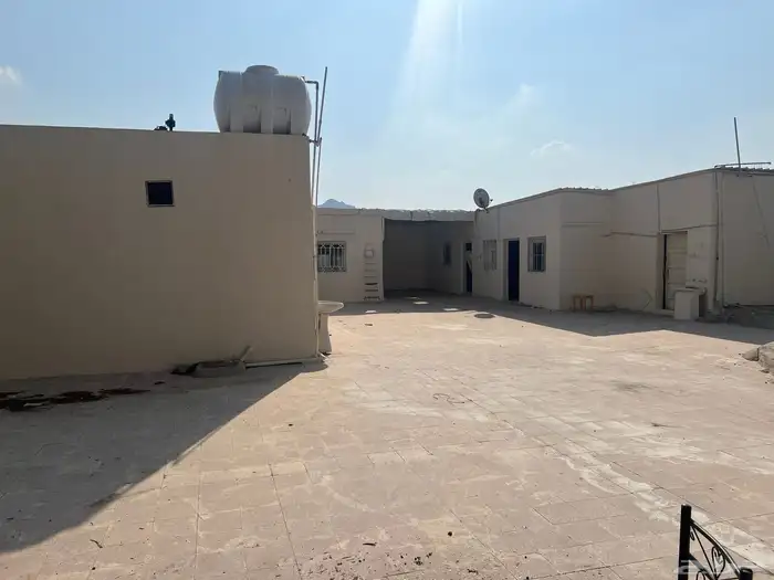 بيت شعبي مع حوش للايجار ملكان 1