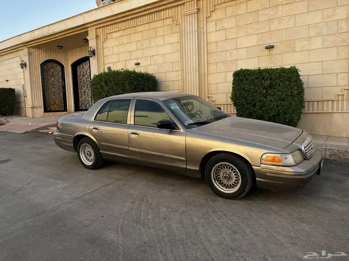 فورد كراون فكتوريا ممشى قليل 2