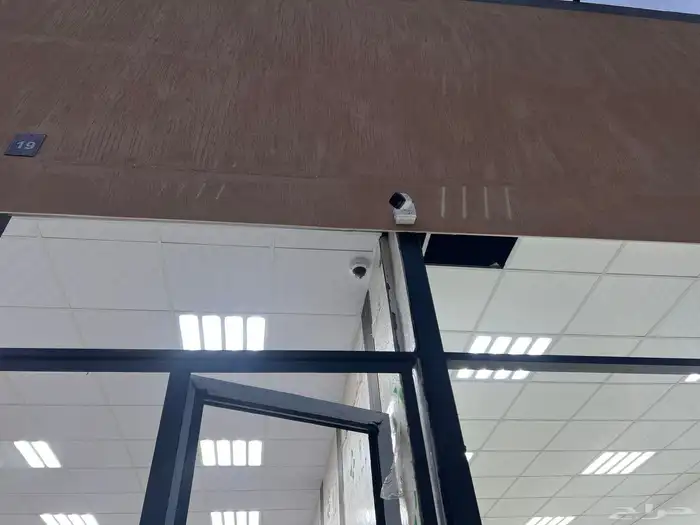 كاميرات مراقبه وانتركم مرئي وأقفال الأبواب بالبصمه 8