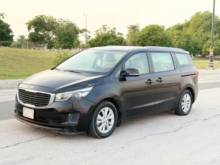 كيا كارنفال 2015 للبيع نضيفه 1