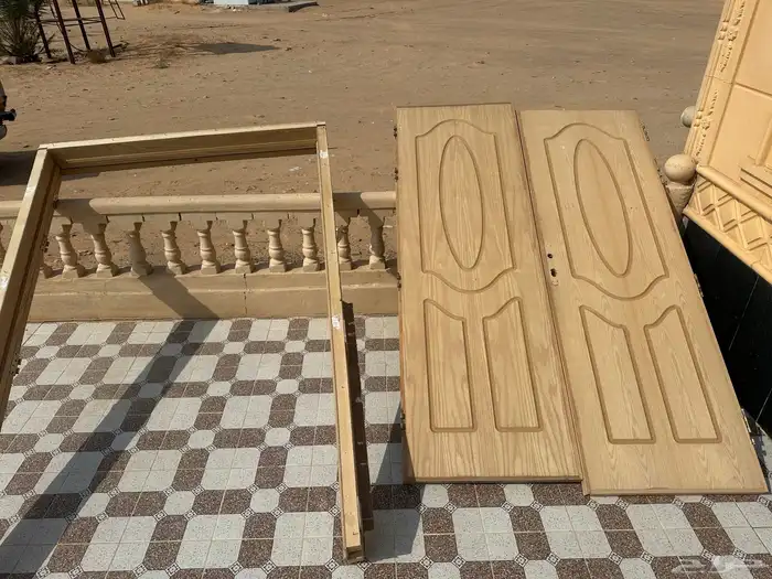 باب خشب شبه جديد 0