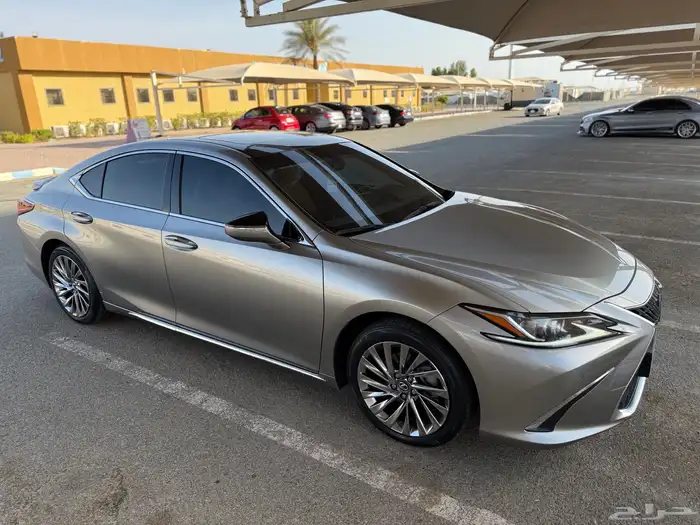 لكزس Es250 موديل 2023 7