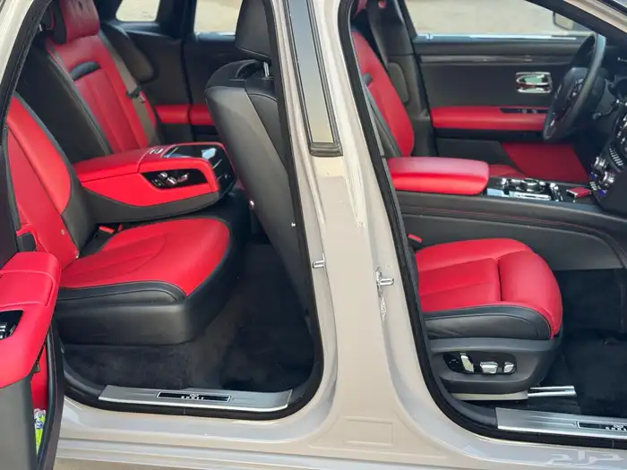 رولزرويس قوست 2023 - بلاك بادج - ضمان وصيانة مجانية 12