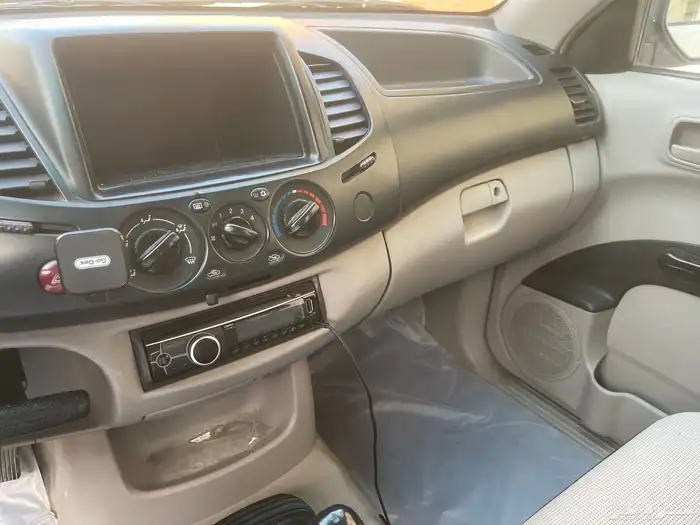 ميتسوبيشي L200 بنزين 2015 ممشى قليل 33