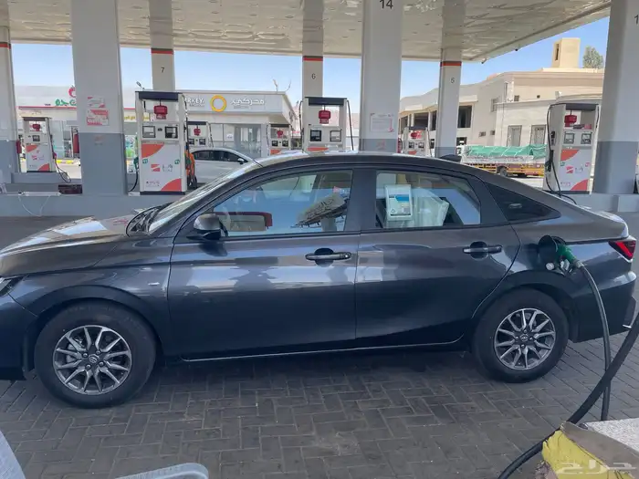 يارس موديل 2024 ماشيه 88 الف السياره نظيفه على الشرط 2