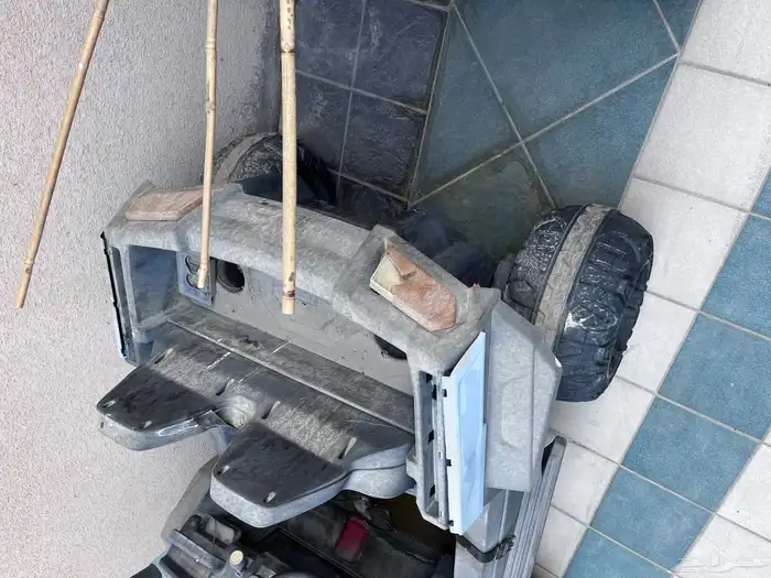 سيارة لعبة كهرب فيها بطارية 4