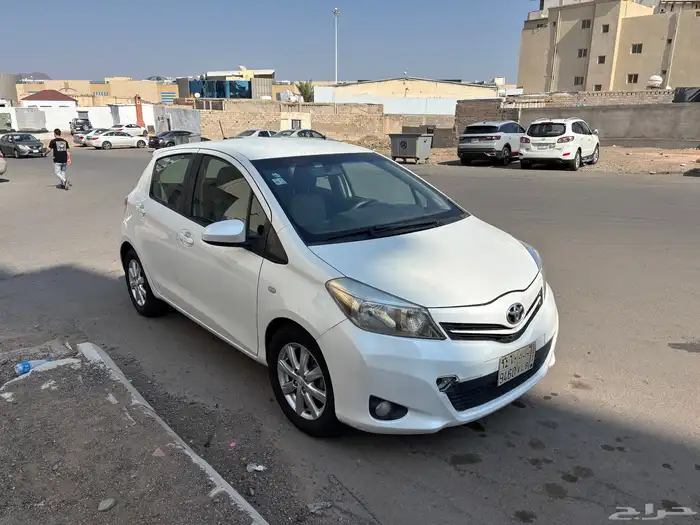 تويوتا يارس هاتشباك 2012 3