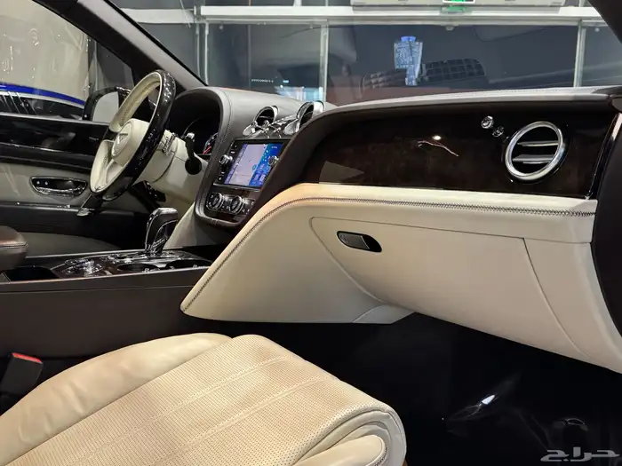 بنتلي Bentayga موديل 2020م (وارد ساماكو) 14