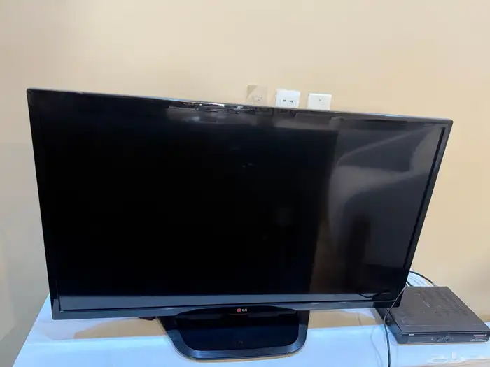 تلفزيون مع رسيفر واثاث منوع 0