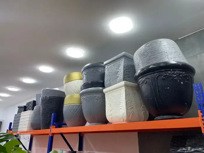 مشتل للبيع بضاعة محل كامل لتغيير النشاط 1