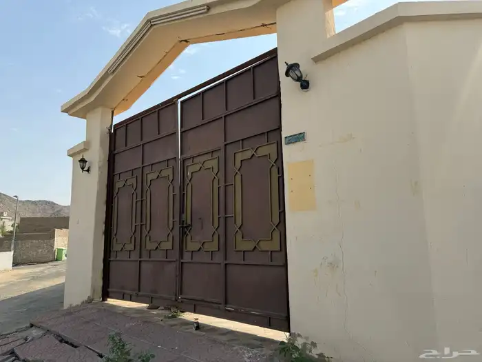 ارض مبني عليها استراحة بموقع متميز 6