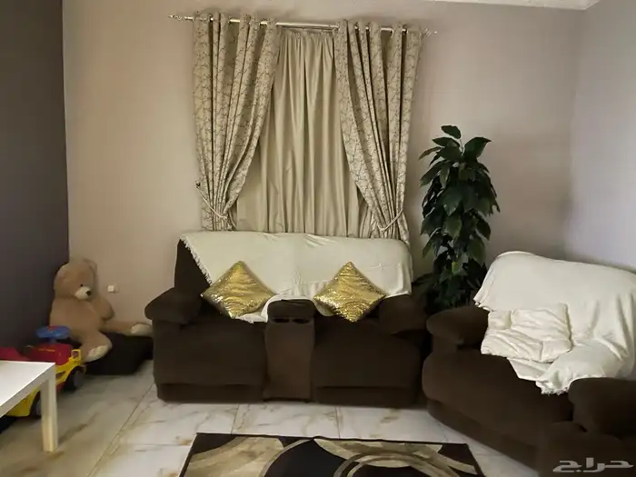 كنب Recliner مستعمل SACO مع وسادات مفرش قماش طاولة جانبيه 0