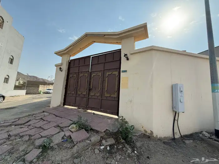 ارض مبني عليها استراحة بموقع متميز 7