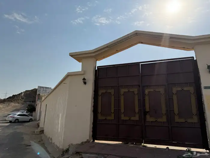 ارض مبني عليها استراحة بموقع متميز 8