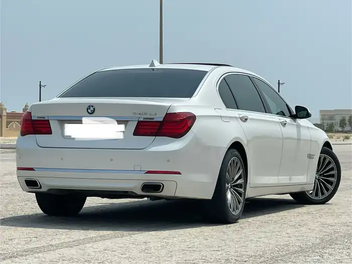 بي ام دبليو 740 2014 سعودي فل زرين 1