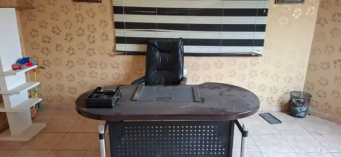 مكتب للبيع مع الكرسي 0