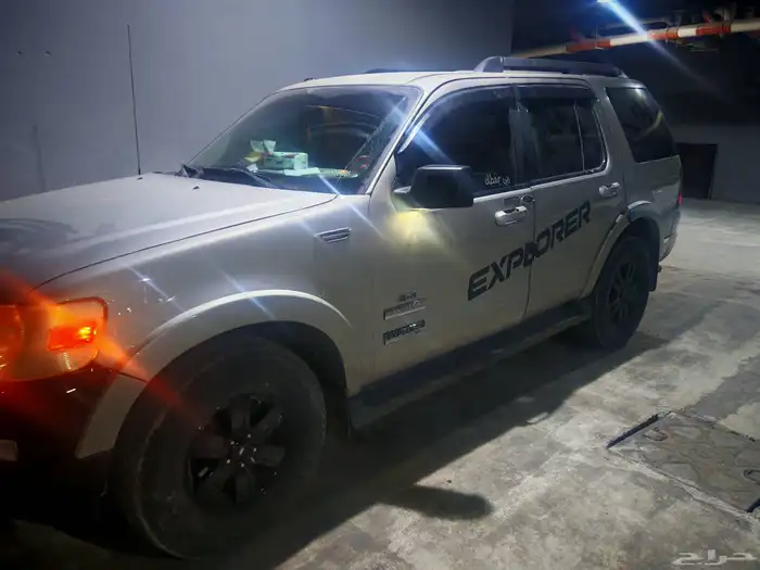 فورداكسبلور 6 سليندر سيارة نظيفه والحمدلله شاشه كااميرا خلفي 4