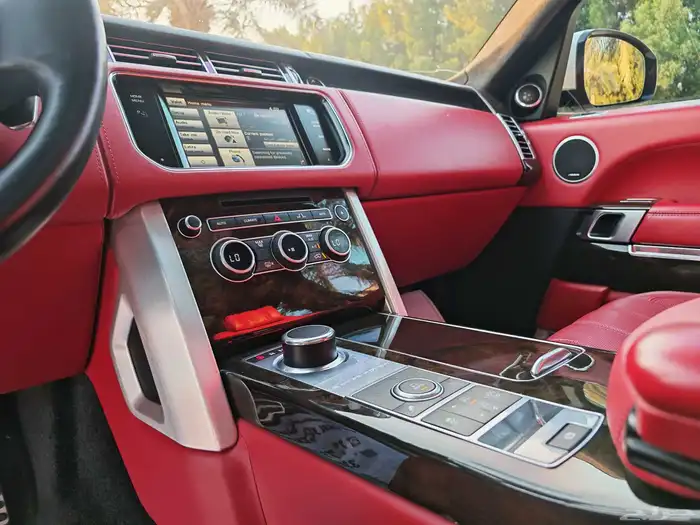 رينج روفر 2015 أوتوبيجرافي سوبر شارج أبيض لؤلؤي 32